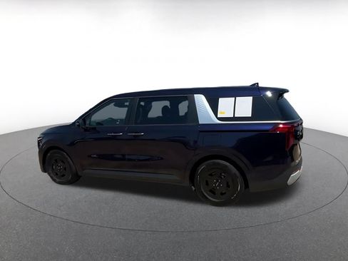 Used 2026 Kia Carnival FWD image 9