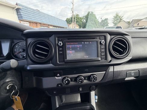 Used 2019 Toyota Tacoma SR RWD image 4