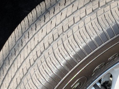 Used 2024 Chrysler Pacifica Touring-L image 11