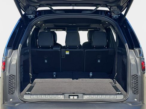 New 2026 Land Rover Discovery S image 13