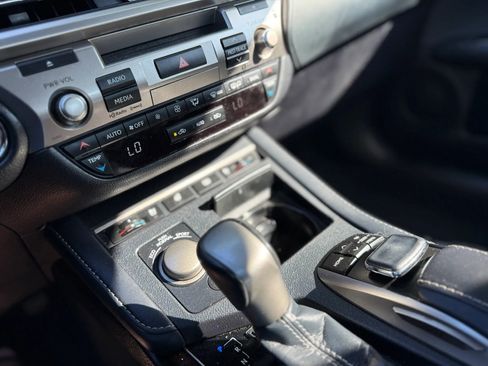 Used 2018 Lexus ES 350 w/ Luxury Package w/Wood Trim FWD image 36