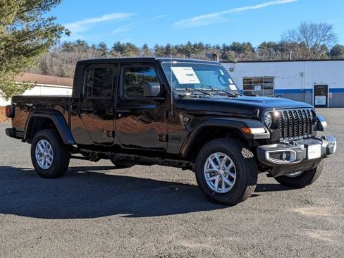New 2023 Jeep Gladiator Sport image 3