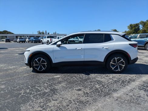 New 2026 Chevrolet Equinox EV LT image 4