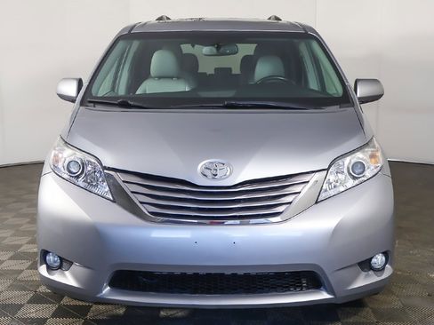 Used 2017 Toyota Sienna XLE w/ XLE Navigation Package image 12