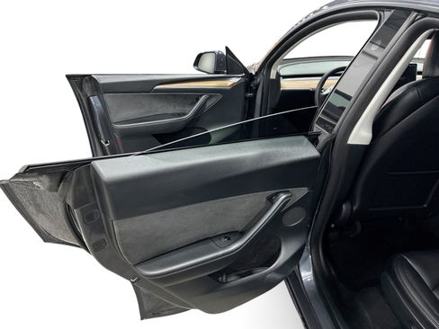 Certified 2023 Tesla Model Y Long Range AWD/4WD image 10