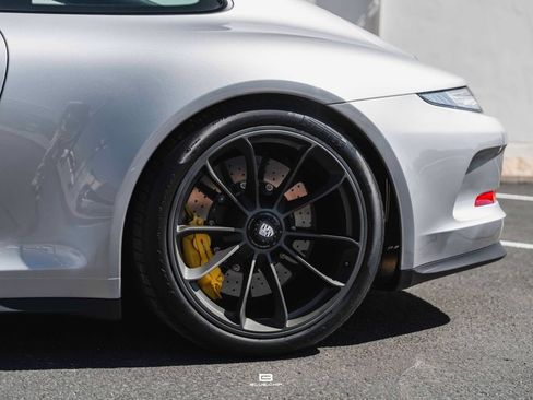 Used 2016 Porsche 911 R RWD image 12
