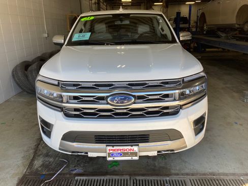 Used 2023 Ford Expedition Max Platinum image 2