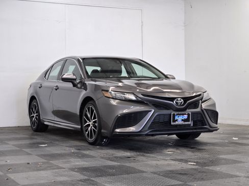 Used 2021 Toyota Camry SE FWD image 2