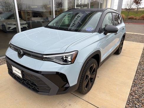 New 2026 Volkswagen Taos SE image 1