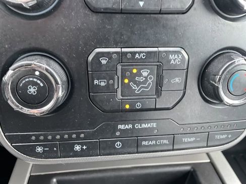 Used 2015 Ford Expedition XLT AWD/4WD image 28