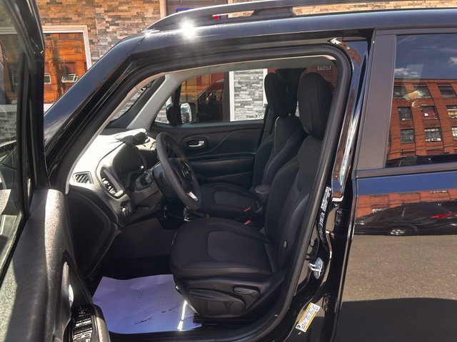 Used 2023 Jeep Renegade Latitude AWD/4WD image 11