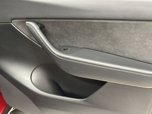 Used 2021 Tesla Model Y Long Range image 16