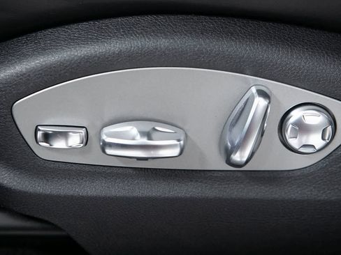 New 2026 Porsche Macan Turbo image 17