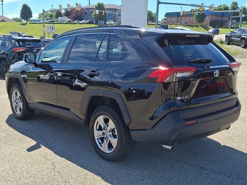 Used 2025 Toyota RAV4 XLE AWD/4WD image 4