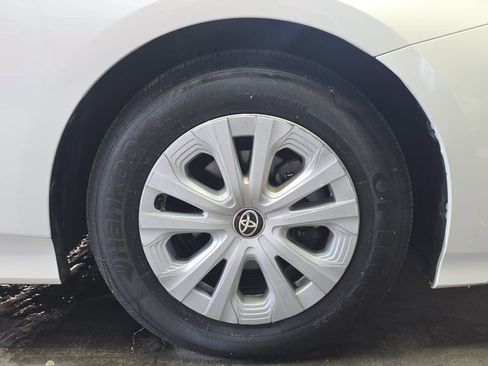 Used 2019 Toyota Prius L Eco FWD image 18