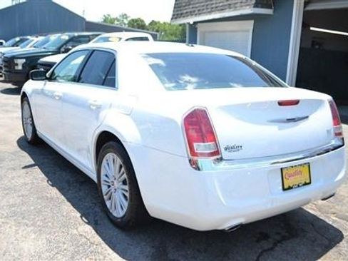 Used 2013 Chrysler 300 AWD w/ Driver Convenience Group image 8