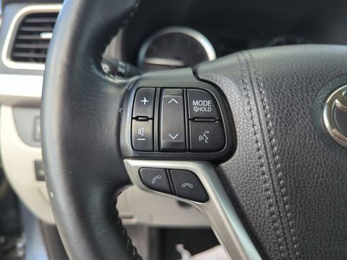 Used 2017 Toyota Highlander XLE FWD image 43
