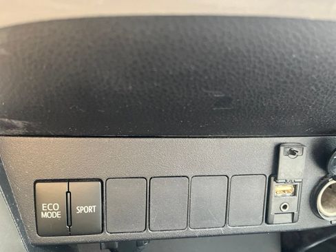 Used 2015 Toyota RAV4 LE FWD image 18