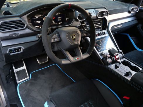 Used 2023 Lamborghini Urus Performante AWD/4WD image 17