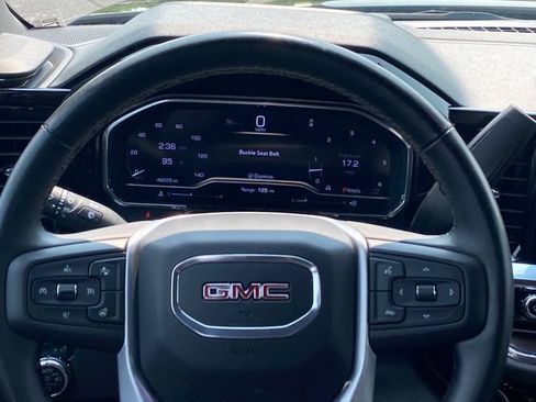 Certified 2025 GMC Sierra 1500 SLT RWD image 8