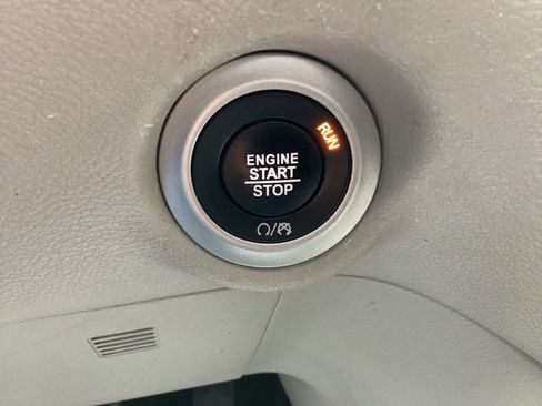 Used 2023 Chrysler Pacifica Touring-L FWD image 23