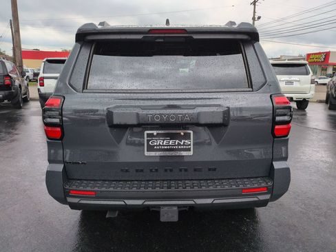 Certified 2025 Toyota 4Runner SR5 AWD/4WD image 4
