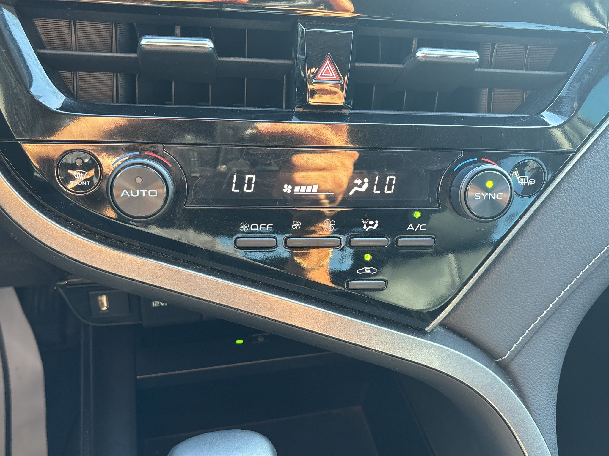 Used 2022 Toyota Camry XSE FWD image 21