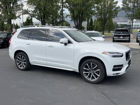 Used 2018 Volvo XC90 T5 Momentum w/ Convenience Package AWD/4WD image 5