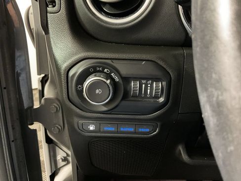 Used 2022 Jeep Wrangler Unlimited Sahara w/ Cold Weather Group AWD/4WD image 30