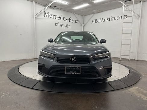 Used 2022 Honda Civic LX image 2
