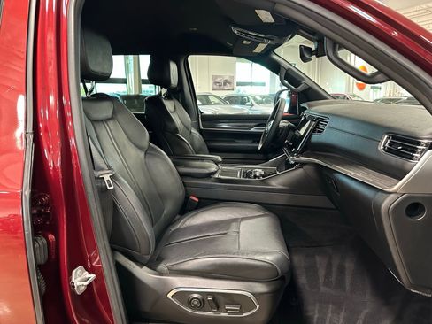 Used 2022 Jeep Wagoneer Series III image 47