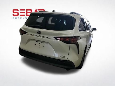 Used 2021 Toyota Sienna XLE FWD image 13