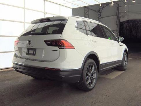 Used 2022 Volkswagen Tiguan SE w/ Panoramic Sunroof Package image 4