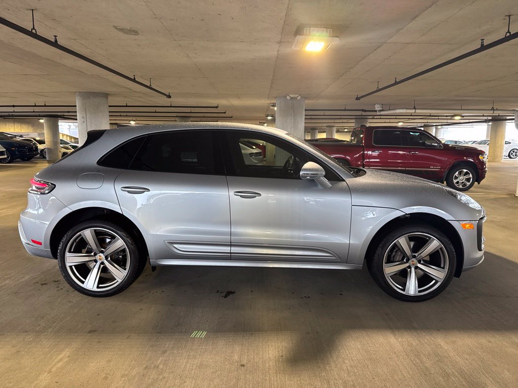 Certified 2024 Porsche Macan AWD/4WD image 5