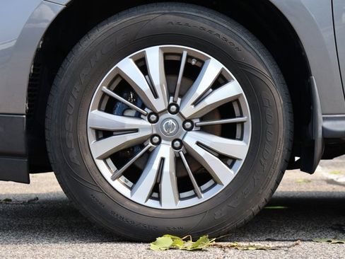 Used 2018 Nissan Pathfinder SV AWD/4WD image 9