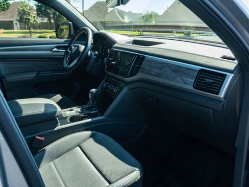Used 2023 Volkswagen Atlas Cross Sport SE w/ Panoramic Sunroof Package FWD image 18