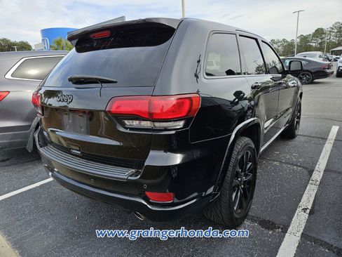 Used 2019 Jeep Grand Cherokee Altitude image 6