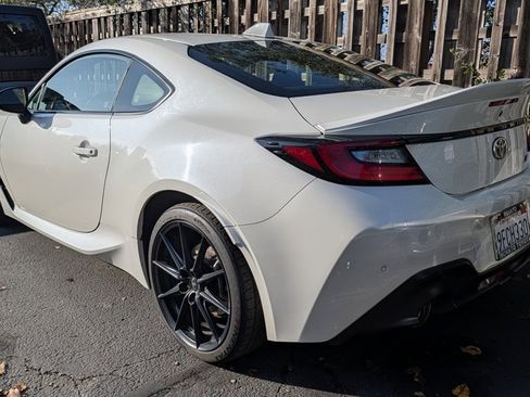 Used 2023 Toyota GR86 Premium image 10