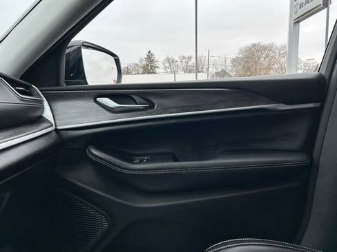 Used 2023 Jeep Grand Cherokee Limited w/ Luxury Tech Group II image 41