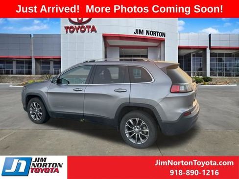 Used 2019 Jeep Cherokee Latitude Plus image 3