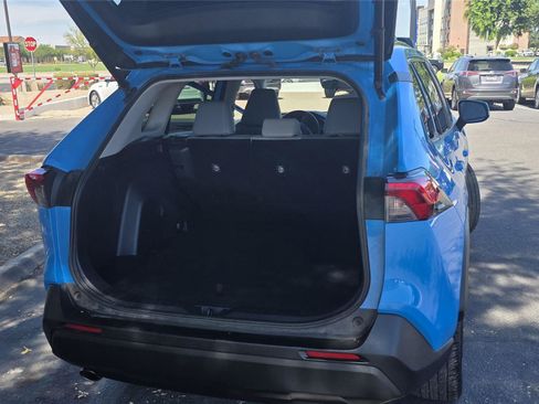 Used 2019 Toyota RAV4 XLE Premium w/ Carpet Mat Package FWD image 9