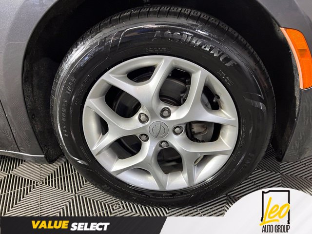 Used 2020 Chrysler Pacifica Touring-L w/ Tire & Wheel Group FWD image 17