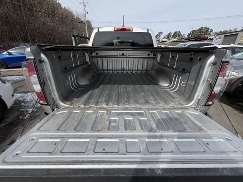 Used 2015 GMC Canyon SLT w/ Driver Alert Package image 8