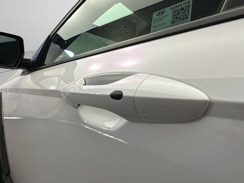 Certified 2025 Hyundai Kona SE image 5