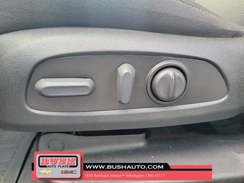Used 2023 Chevrolet Traverse LT FWD image 18