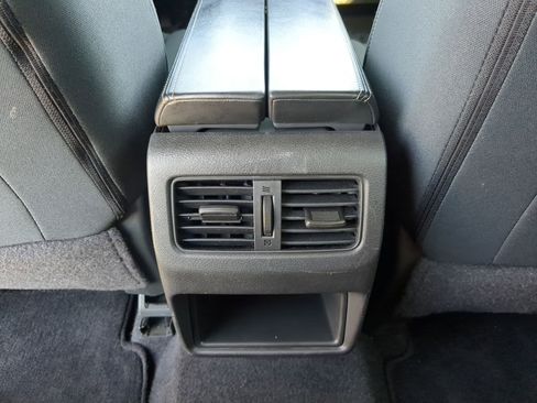 Used 2023 Nissan Rogue S image 28