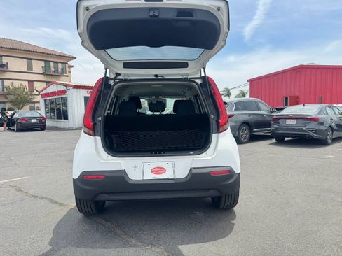Used 2021 Kia Soul LX FWD image 7