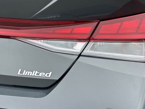 Used 2024 Hyundai Elantra Limited FWD image 28