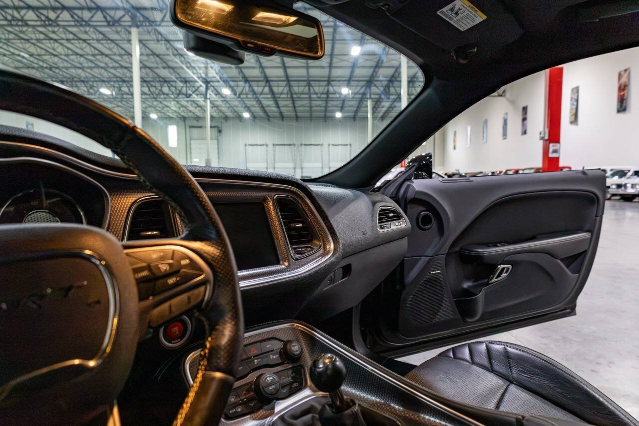 Used 2016 Dodge Challenger SRT Hellcat RWD image 14