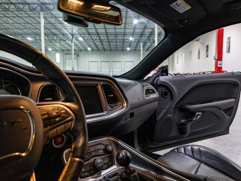 Used 2016 Dodge Challenger SRT Hellcat RWD image 14